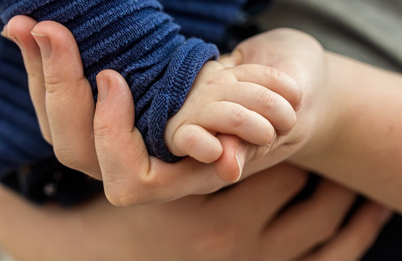 Reino Unido reconhece quatro mulheres como vítimas de tráfico em caso Al Fayed